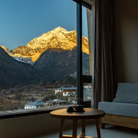 YOLO Guesthouse