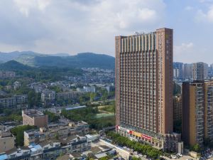 Dongjie Hotel (Chengdu University Games Sports Center Wanda Plaza)