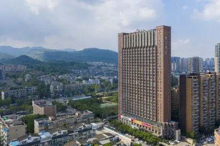 Dongjie Hotel (Chengdu University Games Sports Center Wanda Plaza) Отели рядом с достопримечательностью «CPC Chengdu Longquanyi District Committee Party School»