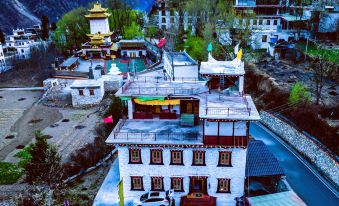 Sangdun Longzhu Homestay (Zhonglu Tibetan Village)