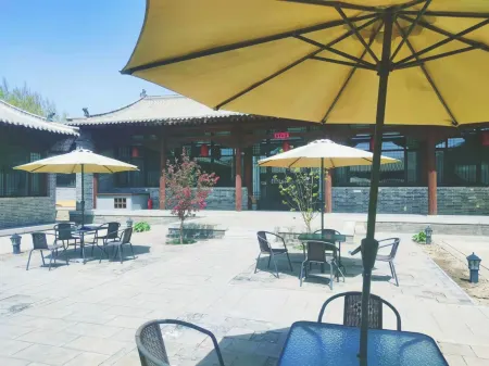 Buhuang Nanyuan Flower Tree Homestay Отели рядом с достопримечательностью «Yuhuang Pavilion»