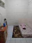 Capital O 92080 Green Home Stay - parking
