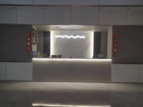 Deqing Hongyun Business Hotel (West Railway Station)