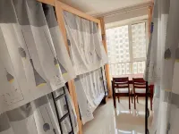Run Youth Hostel Hotels in 