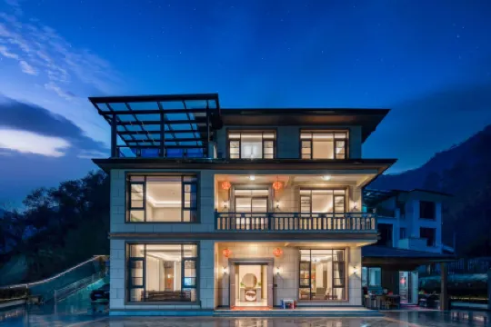 Tonglu Huilong Qingju Homestay Отели рядом с достопримечательностью «Huxiaoxia Riptide Adventure»