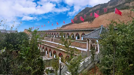 Qiankun Bay Resort Отели рядом с достопримечательностью «Huanghe Shequ Guojia Dizhi Park»