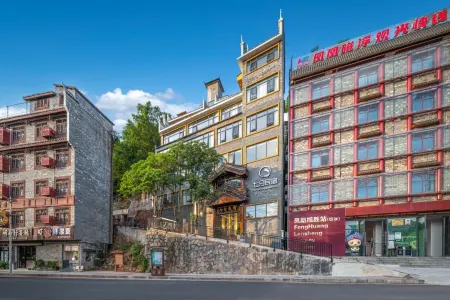 Seven point Homestay (Phoenix Ancient City Maglev Range Rover Station Branch) Отели рядом с достопримечательностью «Fenghuang Yang's Ancestral Hall»