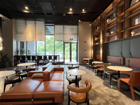 Wanda Moments Neo, Nanchang West Railway Отели рядом с достопримечательностью «CPC Nanchang Committee Party School»