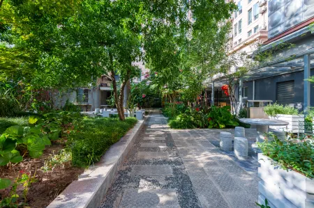 TUKE LIGHT HOTEL (Shanghai Wild Animal Park) Отели рядом с достопримечательностью «Shanghai Industry and Commerce Foreign Language College South Campus»