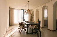 Onshore Coffee Hotel - Beach