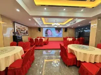 Pingnan Ming'anju Hotel (Xiongsen Animal Kingdom) - Parkplatz