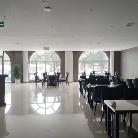 Home Inn UP Huayi Smart Travel Hotel (Tongliao Jarud Banner Paotaishan Park)