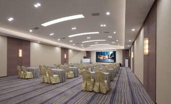 T-Social Hotel (Yuexiu International Conference Center Guangzhou Railway Station Subway Station)