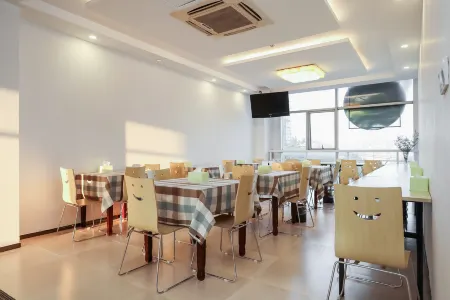 Haiyue Hotel (Nanjing Lishui Hailecheng) Отели рядом с достопримечательностью «Yongshou Sita»