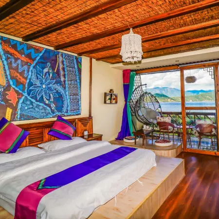 ZHIYUEJU LAKE VIEW INN