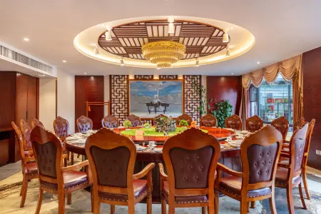 Guifei Hotel Отели рядом с достопримечательностью «Yuantong Temple»