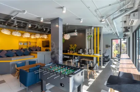 Sleep Mai Chiang Mai Airport Lifestyle Hotel Отели рядом с достопримечательностью «Movaci»