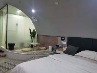 盒子空间汇侨酒店(广州新市店) - 投影盒子温馨大床房