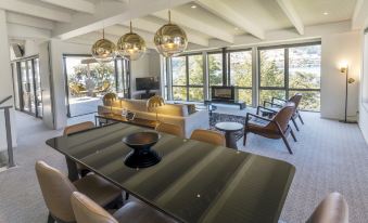 The Rees Hotel, Luxury Apartments & Lakeside Residences