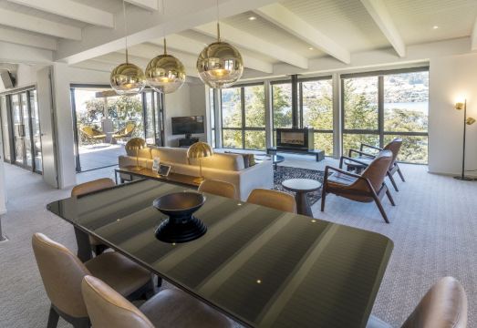 더 리스 호텔 로비 썸네일