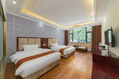 Tianyue Leisure Hotel (Huanglong Scenic Area Branch) Hotels near Five-Color Pond