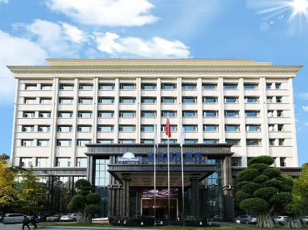 Days Hotel by Wyndham Chongqing Kaichuang Отели рядом с достопримечательностью «Daning River Ancient Plank Road Relic Site»