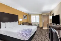 La Quinta Inn & Suites by Wyndham Carlsbad - Legoland Area - breakfast