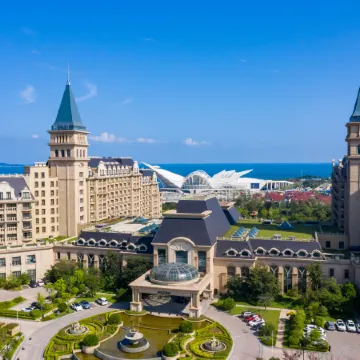Hilton Qingdao Golden Beach Отели рядом с достопримечательностью «Пляж Голден-Бич»