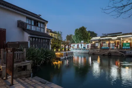 Suzhou Manshiguang · Serendipity Leisure & Holiday Inn (Pingjiang Road Zhuozheng Garden Branch) Отели рядом с достопримечательностью «Suzhou Polytechnic Institute of Agriculture»