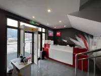 尚客優飯店（吉木薩爾五彩灣東方一路店） - 停車場