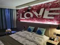 Jingjiang Meichen Light Residence Hotel (Jingjiang Shanghai City Branch)