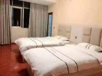 Hongcheng Hotel (Jianshui Ancient City Small Train Store)