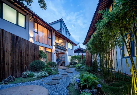 Lijiang Deer Fairy Castle · Snow Mountain View Homestay (Shuhe Ancient Town Escape Lodge)