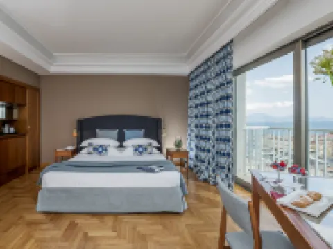 ホテル ロイヤル コンチネンタル ナポリのホテル