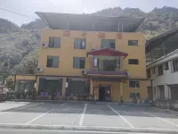Baige Homestay Hotels near Wolong Giant Panda Nature Reserve