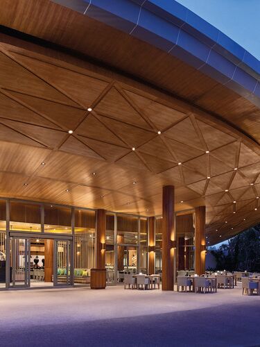 รูปภาพของสแปลช บีช รีอสร์ท ไม้ขาว