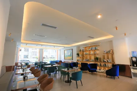 LANOU Hotel (Lhasa Potala Palace) Отели рядом с достопримечательностью «Chagpori»