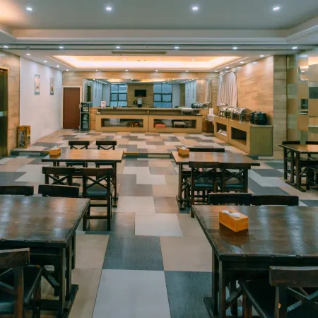 Qingmu Platinum Hotel (Ma'anshan He County Zhengpugang)