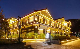 Yali Snow Mountain Scenic Resort Hotel (the Old Town of Lijiang Dashuiche Store)