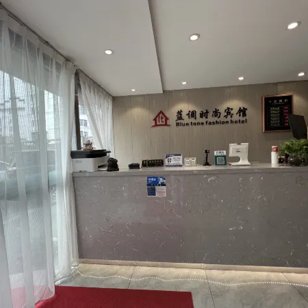 Shanghai Blues Fashion Hotel (Qingpu Zhujiajiao Ancient Town) Отели рядом с достопримечательностью «Парк Ориентал-Лэнд»