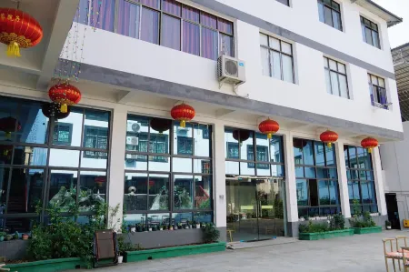 Loujia Yuanzi Hostel Отели рядом с достопримечательностью «Cuiyunlang»