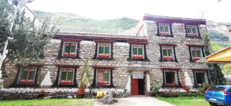 Danba Anbashan Courtyard Отели рядом с достопримечательностью «Dangling Village»