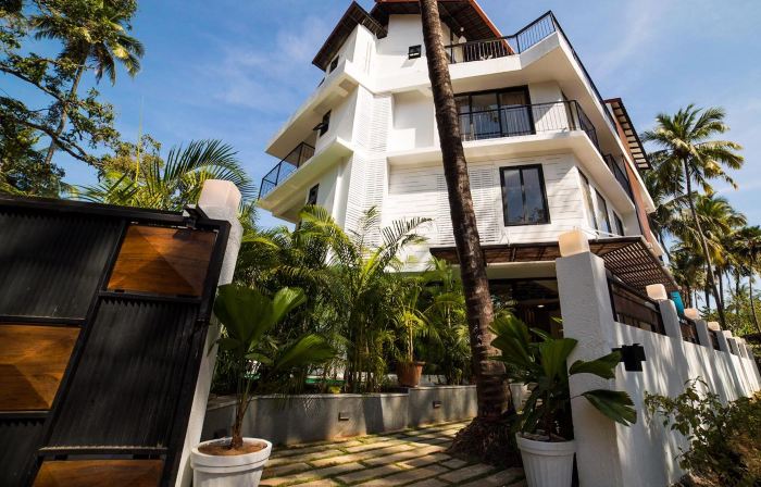 HALF HOTEL