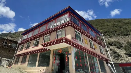 Yajiang Shibawan Inn Отели рядом с достопримечательностью «Observation Deck of Pilgrim Eighteen Bends»