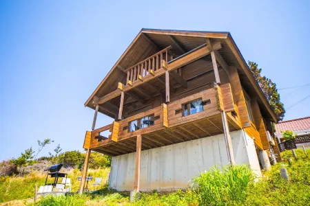 Awaji Seaside Log house in Goshiki Отели рядом с достопримечательностью «AWAJI オブジェ»