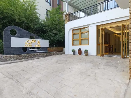 Maitreya Guisu Homestay Отели рядом с достопримечательностью «Honghe Nativeland»