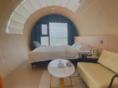 Caotangwan Space Capsule Camp Hotels in Naqing Peninsula Geological Ocean Park