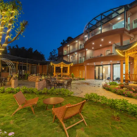 Yunting Huashe  Garden Luxury Hotel (at Puzhehei Village Entrance Bus Station