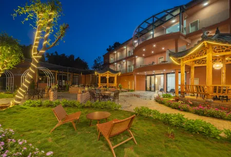 Yunting Huashe Garden Luxury Hotel (at Puzhehei Village Entrance Bus Station
