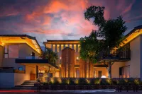 Ono Sanqiu · Rizhao Jinshan  Wild Luxury Hot Spring Pool Resort Hotels near Tuju Island Yulong Snow Mountain Nomadic Shili RV Self-Driving Campground